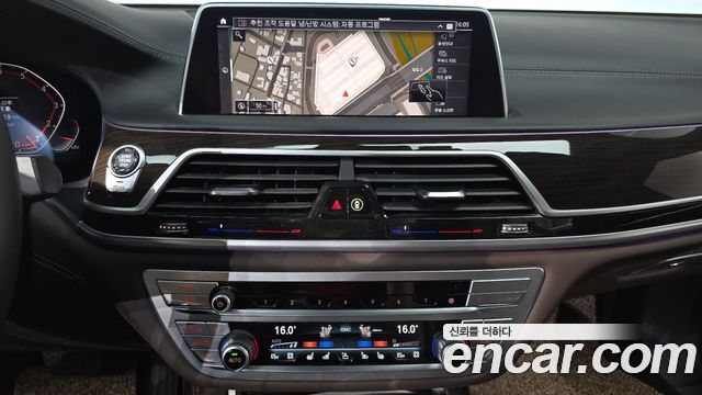 BMW 7 Series (G11) 740i Design Pure Excellence 2021 — фото 12