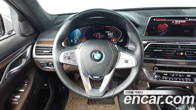 BMW 7 Series (G11) 740i Design Pure Excellence 2021 — фото 13