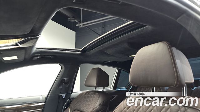 BMW 7 Series (G11) 740i Design Pure Excellence 2021 — фото 16