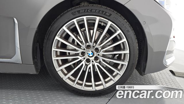 BMW 7 Series (G11) 740i Design Pure Excellence 2021 — фото 21