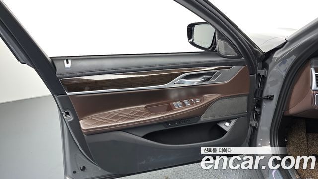 BMW 7 Series (G11) 740i Design Pure Excellence 2021 — фото 24