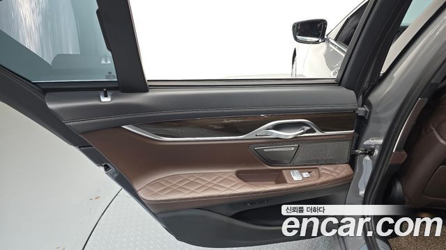 BMW 7 Series (G11) 740i Design Pure Excellence 2021 — фото 25