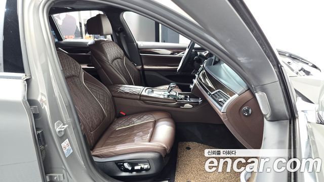 BMW 7 Series (G11) 740i Design Pure Excellence 2021 — фото 26