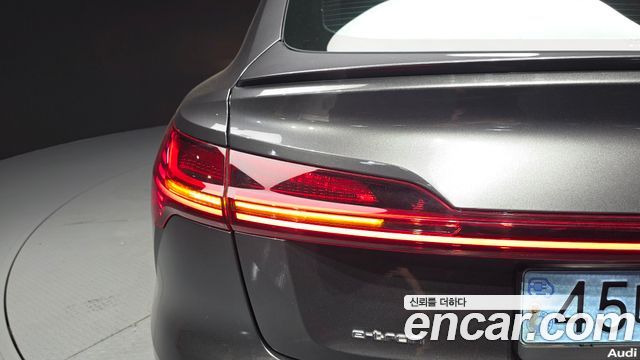 Audi e-tron 55 Quattro Sportback 2022 — фото 23