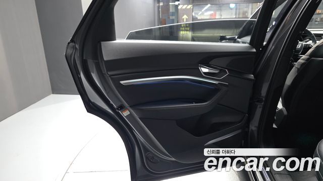 Audi e-tron 55 Quattro Sportback 2022 — фото 25