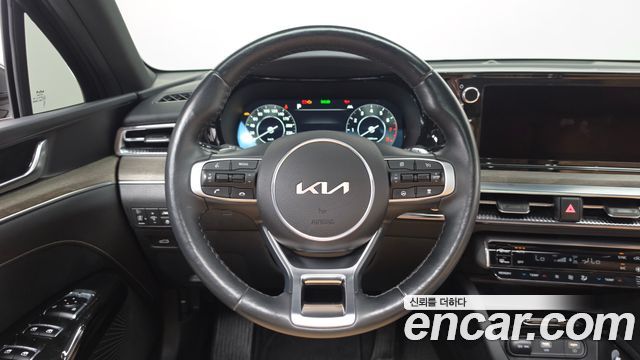 Kia K5 (III) 2.0 Noblesse 2023 — фото 13