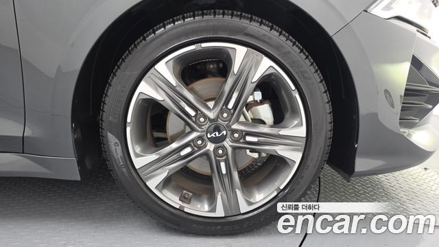 Kia K5 (III) 2.0 Noblesse 2023 — фото 21