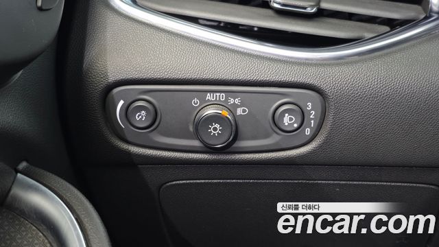 Chevrolet Malibu 2.0 Turbo LT Special 2021 — фото 14