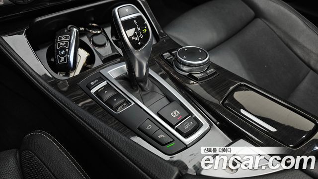 BMW 5 Series (F10) 528i Luxury Plus 2016 — фото 9