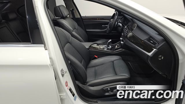BMW 5 Series (F10) 528i Luxury Plus 2016 — фото 10