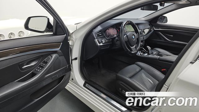 BMW 5 Series (F10) 528i Luxury Plus 2016 — фото 12