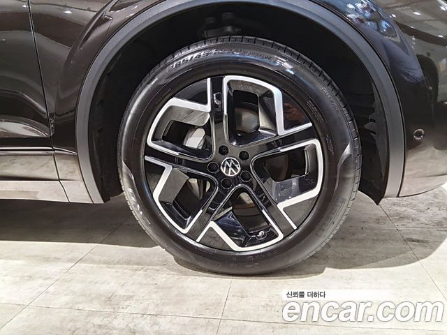 Volkswagen Touareg (III) 3.0 TDI Prestige 2024 — фото 5