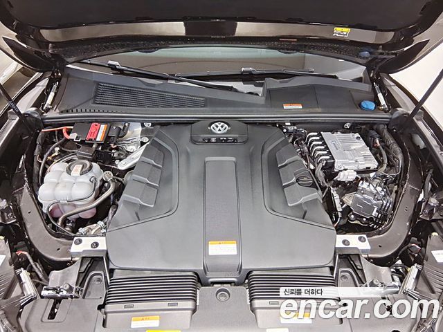Volkswagen Touareg (III) 3.0 TDI Prestige 2024 — фото 6
