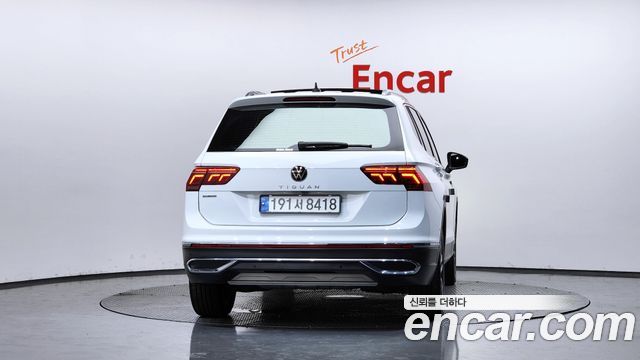 Volkswagen Tiguan Allspace 2.0 TSI Prestige 2022 — фото 4
