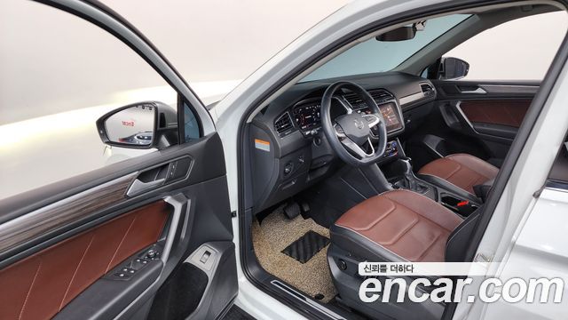 Volkswagen Tiguan Allspace 2.0 TSI Prestige 2022 — фото 10