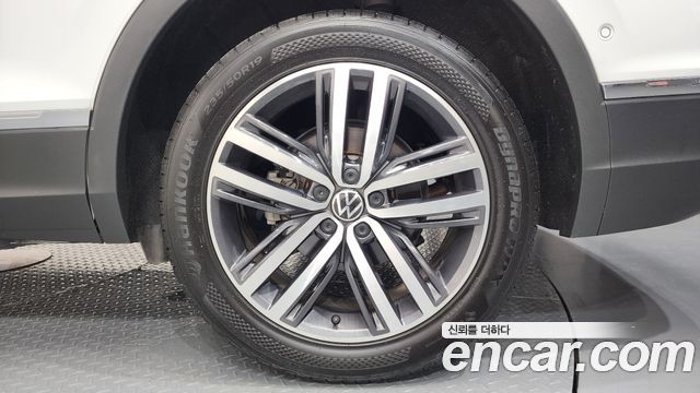 Volkswagen Tiguan Allspace 2.0 TSI Prestige 2022 — фото 21