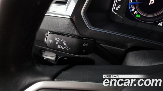 Volkswagen Tiguan Allspace 2.0 TSI Prestige 2022 — фото 32