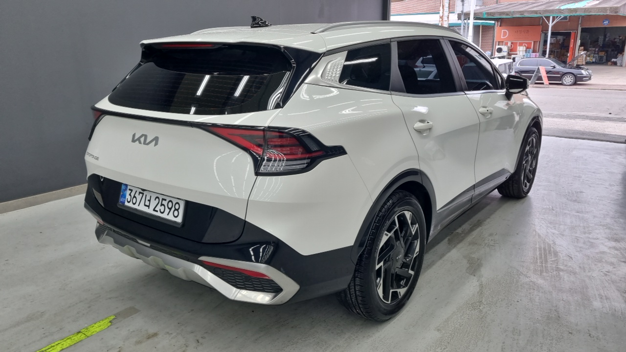 Kia Sportage (V) Diesel 2.0 2WD Nobleless 2023 — фото 2