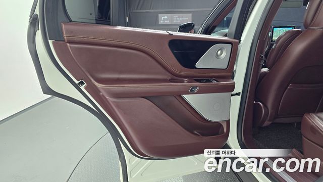 Lincoln Aviator (II) 3.0 Black Label AWD 2021 — фото 31