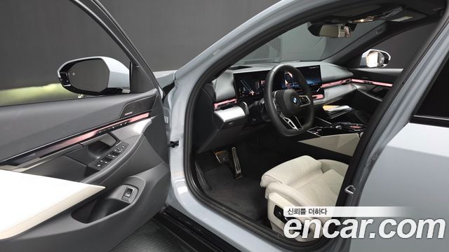 BMW 5 Series (G60) 523d M Sport 2025 — фото 10