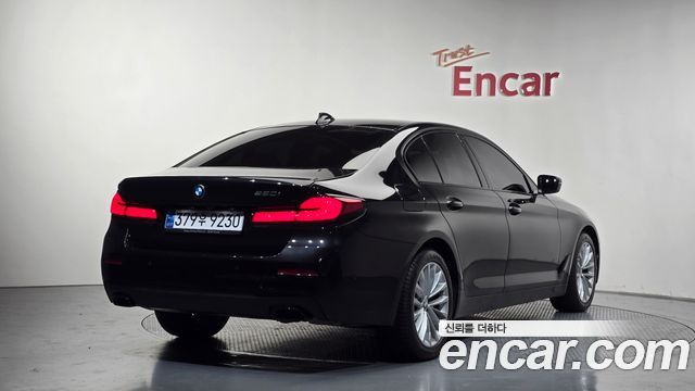 BMW 5 Series (G30) 520i Luxury 2023 — фото 2