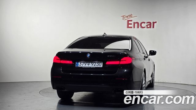 BMW 5 Series (G30) 520i Luxury 2023 — фото 4