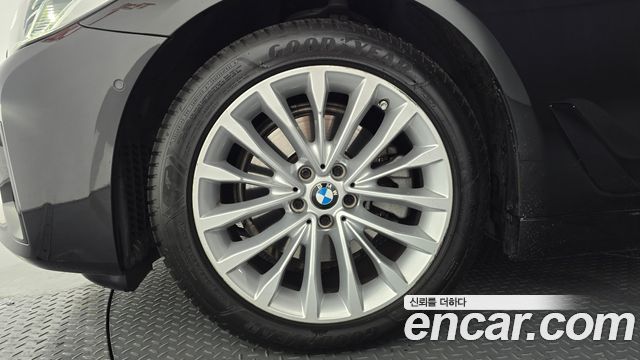 BMW 5 Series (G30) 520i Luxury 2023 — фото 5