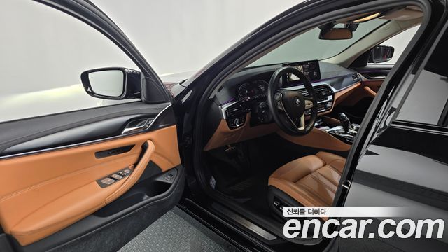 BMW 5 Series (G30) 520i Luxury 2023 — фото 10