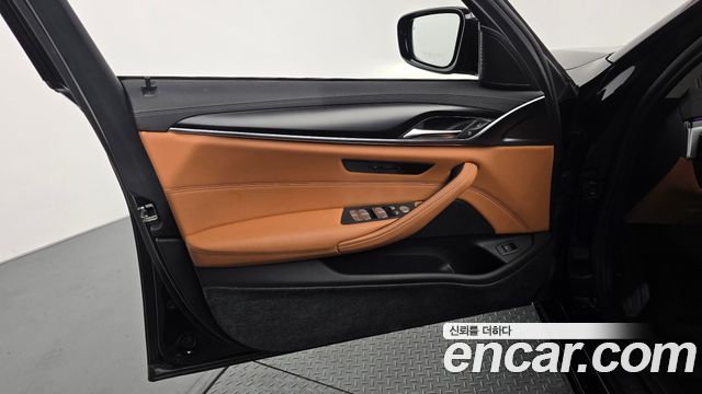 BMW 5 Series (G30) 520i Luxury 2023 — фото 30