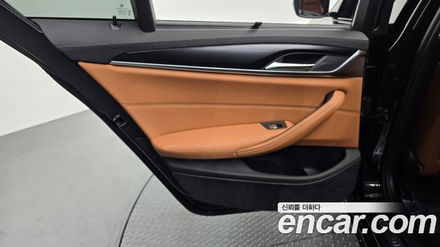BMW 5 Series (G30) 520i Luxury 2023 — фото 31