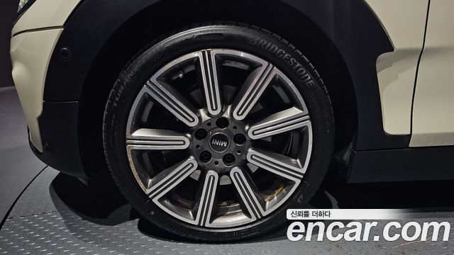 MINI Cooper S Clubman Standard 2nd 2021 — фото 5