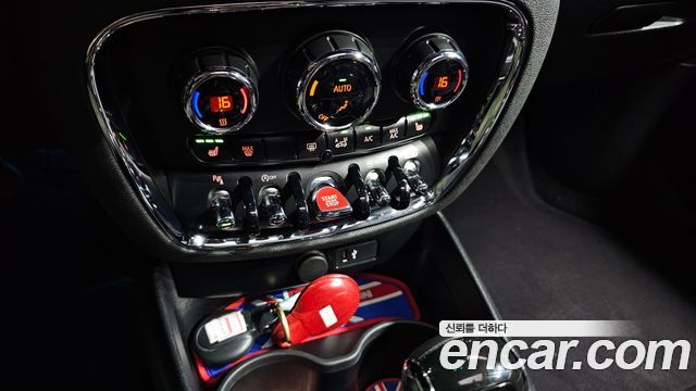 MINI Cooper S Clubman Standard 2nd 2021 — фото 27