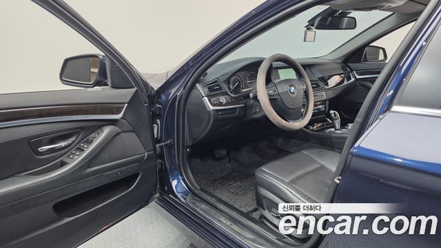 BMW 5 Series (F10) 528i 2012 — фото 10