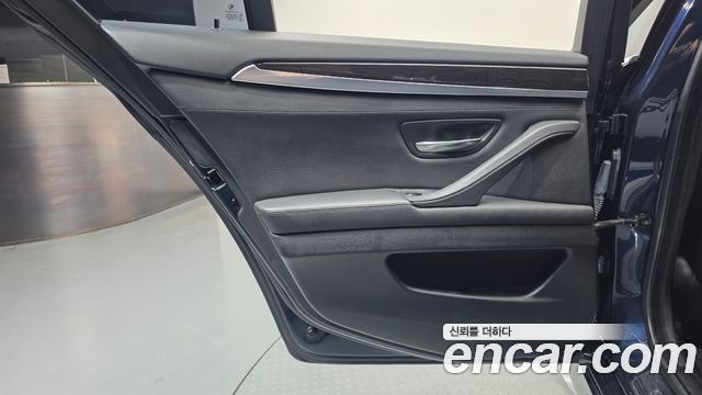 BMW 5 Series (F10) 528i 2012 — фото 25