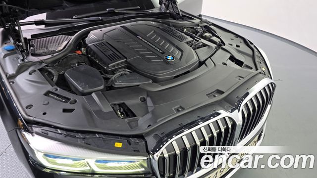 BMW 7 Series (G11) M760Li xDrive V12 Excellence 2020 — фото 6