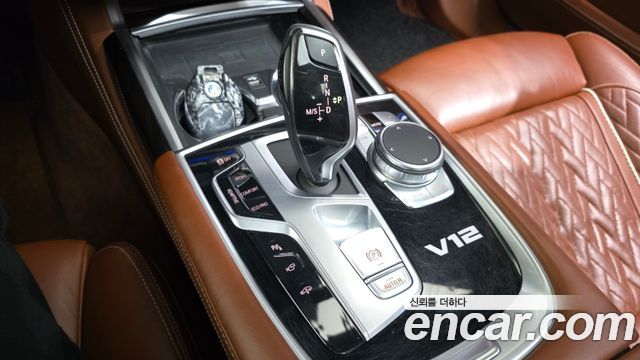 BMW 7 Series (G11) M760Li xDrive V12 Excellence 2020 — фото 9