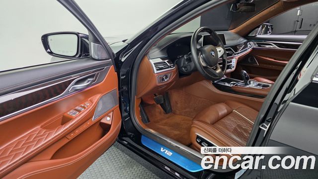 BMW 7 Series (G11) M760Li xDrive V12 Excellence 2020 — фото 10