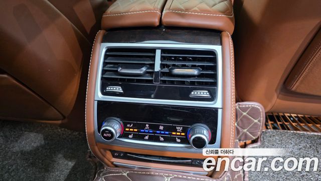 BMW 7 Series (G11) M760Li xDrive V12 Excellence 2020 — фото 19