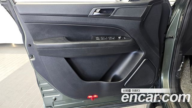 KG Mobility (SsangYong) Rexton Sports Khan Diesel 2.2 2WD Prestige 2021 — фото 24