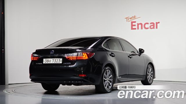 Lexus ES300h Supreme+ XV60 2018 — фото 2