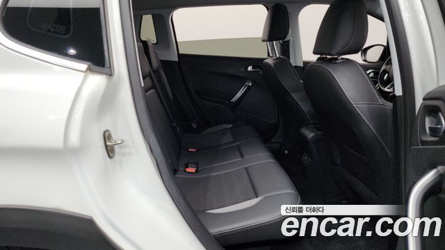 Peugeot 2008 1.5 BlueHDi Allure 2019 — фото 11