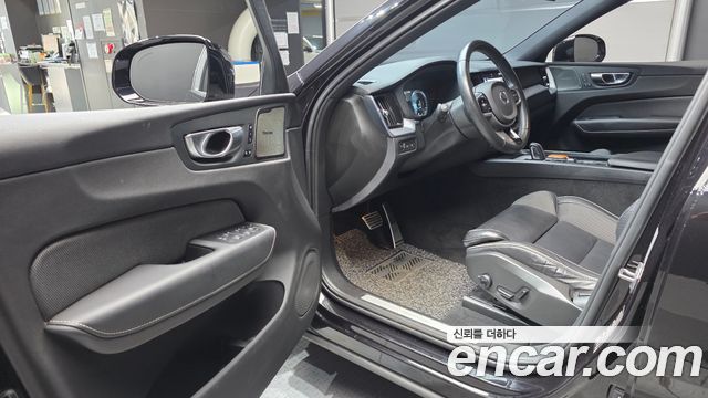 Volvo XC60 (II) T8 R-Design 2021 — фото 10