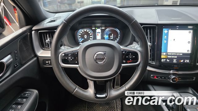 Volvo XC60 (II) T8 R-Design 2021 — фото 13