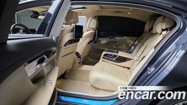 BMW 7 Series (G11) 750Li xDrive Premium 2016 — фото 12