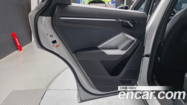 Audi Q3 (F3) 35 TDI Quattro Premium 2023 — фото 25