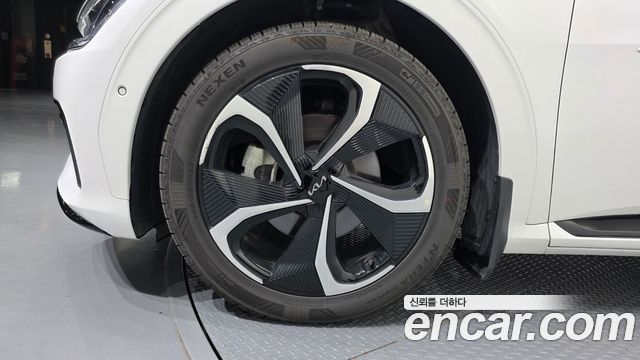 Kia EV6 Long Range 4WD GT Line 2022 — фото 5
