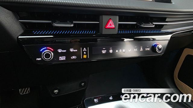 Kia EV6 Long Range 4WD GT Line 2022 — фото 19