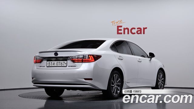 Lexus ES300h Supreme XV60 2016 — фото 2