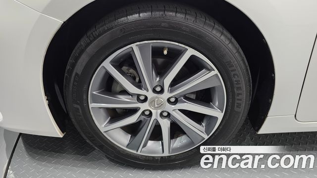 Lexus ES300h Supreme XV60 2016 — фото 5