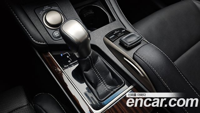 Lexus ES300h Supreme XV60 2016 — фото 9